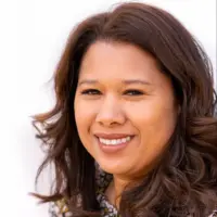 Headshot of Nelly Roach